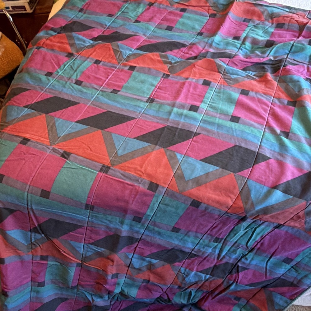 J.P. Stevens Twin Geometric Reversible Quilt Multicolor/Black 66x86 in